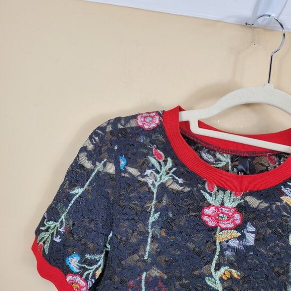 (LF) Elli White Lace and Embroidered Crop Top Size XS - Picture 9 of 12